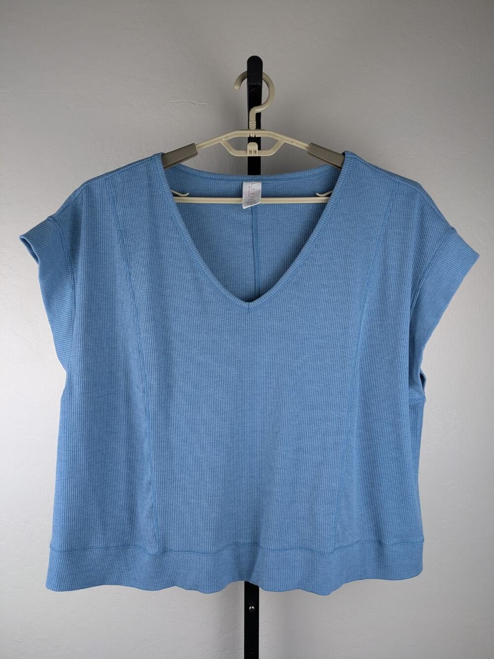 LIVI Active Blue V-Neck Rib Knit Short Sleeve Top boxy fit